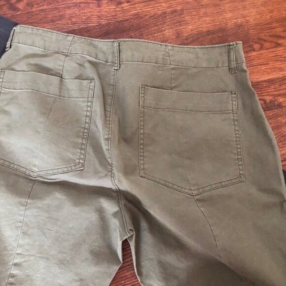 Old Navy Mid Rise Raw Hem Utility Chino Pants - Lot of 2 - Size 12 - Picture 4 of 6